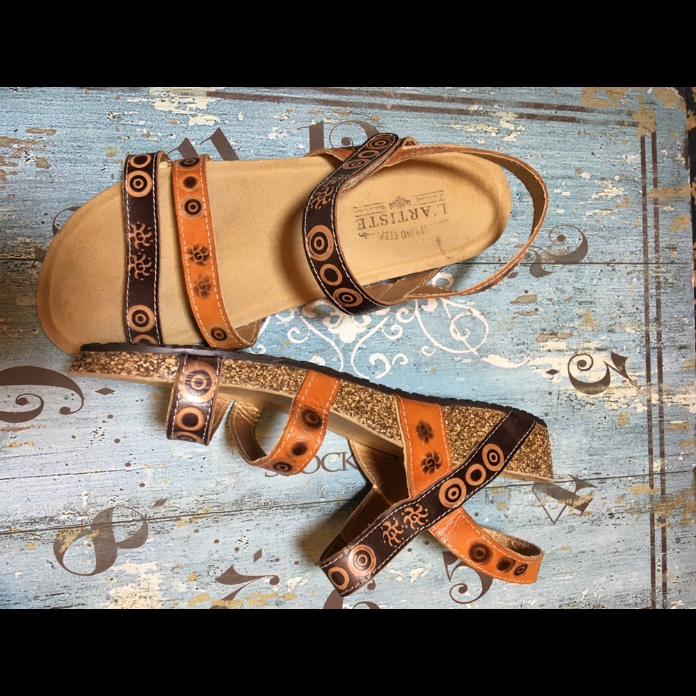 Spring Step Sandal - Picture 2 of 9